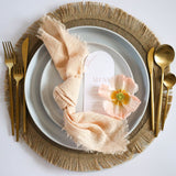 Raffia placemats for a rustic and vintage wedding theme